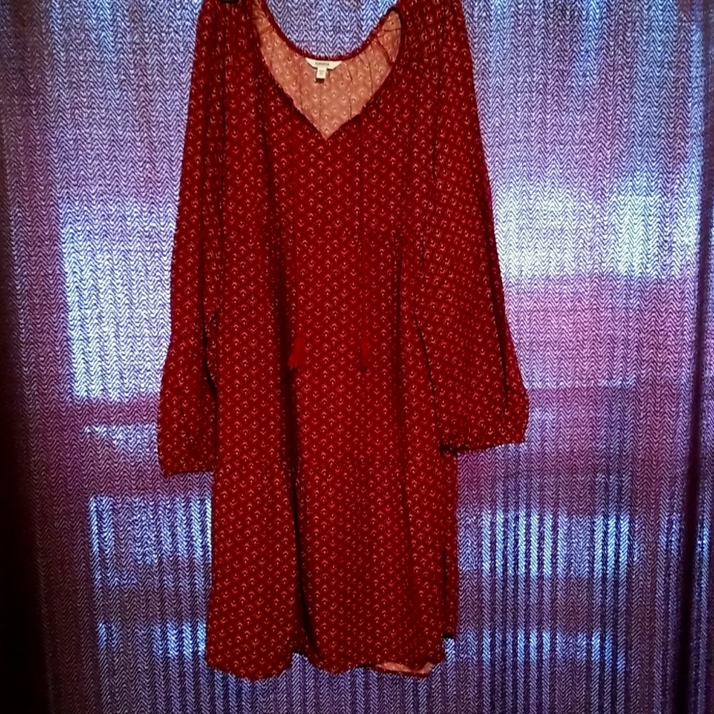 Super comfortable long sleeve Dress in Burgundy/white